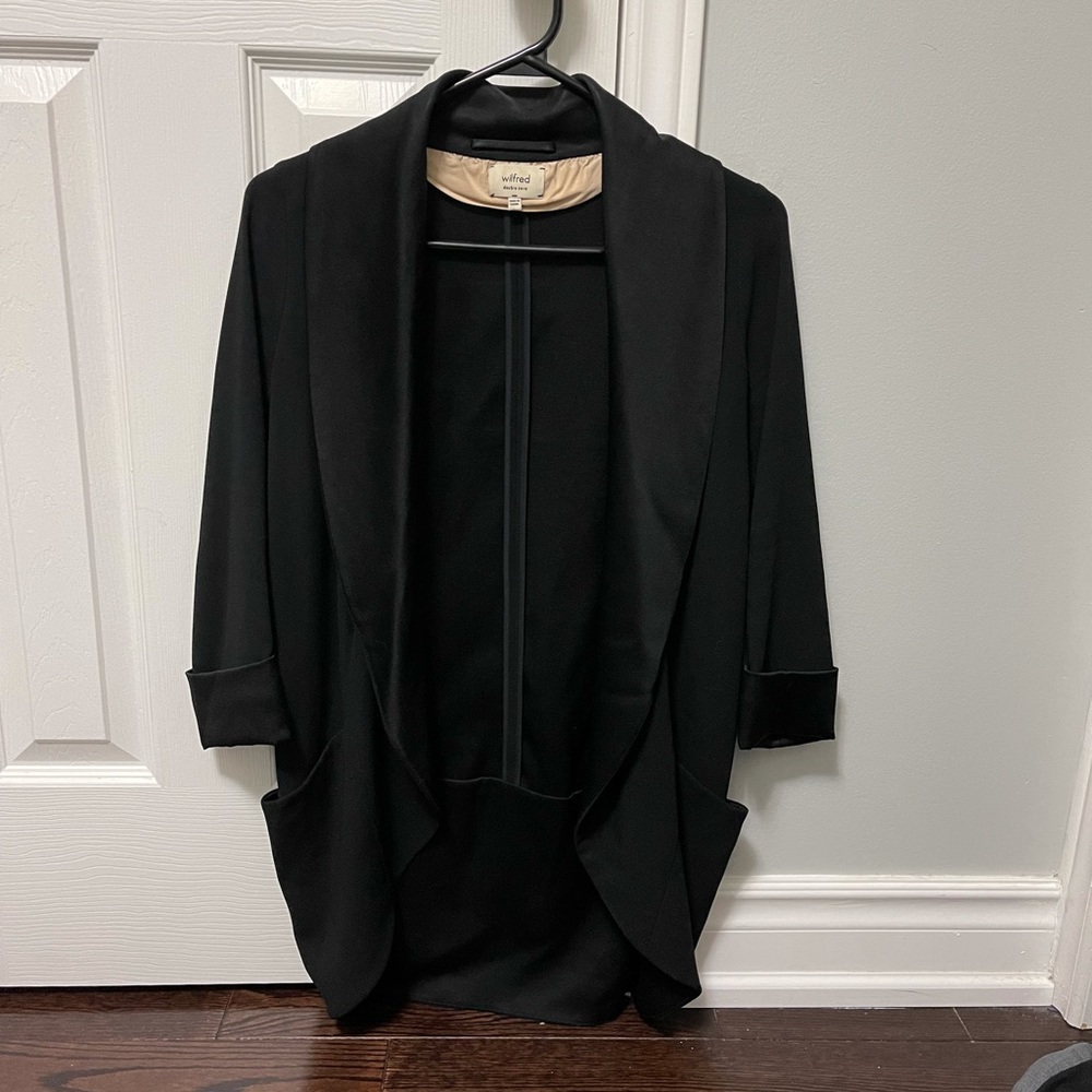 Aritzia Wilfred Chevalier jacket with satin collar